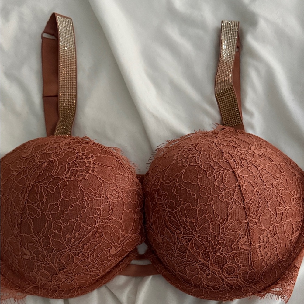 Women’s 34DDD VICTORIAS SECRET push-up bra